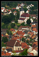 Die Gernsbacher Altstadt mit St. Jakobskirche (vorne) und Liebfrauenkirche