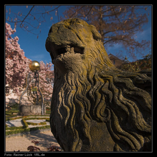 Löwenskulptur im Katz'schen Garten Gernsbach