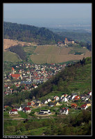 Blick über das Weisenbacher Neubaugebiet Birket und Obertsrot zu Schloss Eberstein und bis ins Rheintal