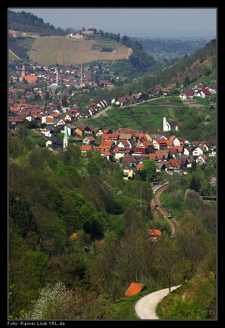 Blick über Au, Weisenbach und Obertsrot zu Schloss Eberstein.