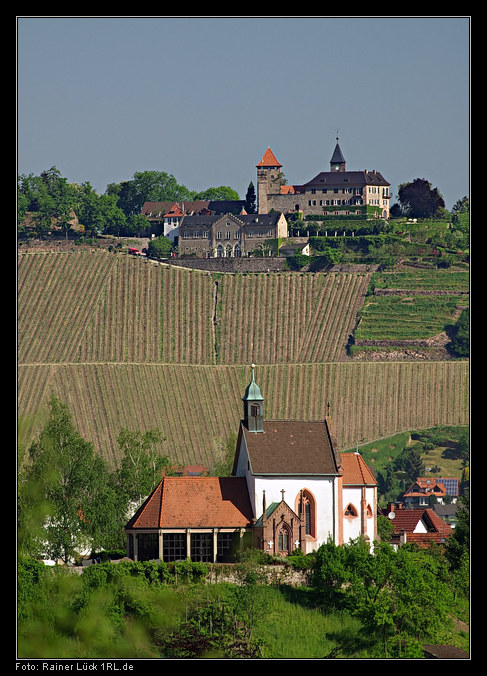 Wendelinuskapelle Weisenbach und Schloss Eberstein im Frühling