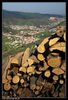 Holzlager über dem Murgtal