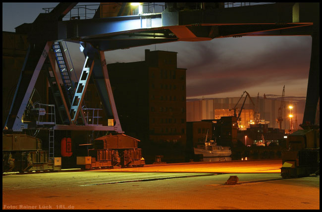 Seehafen Wismar bei Nacht